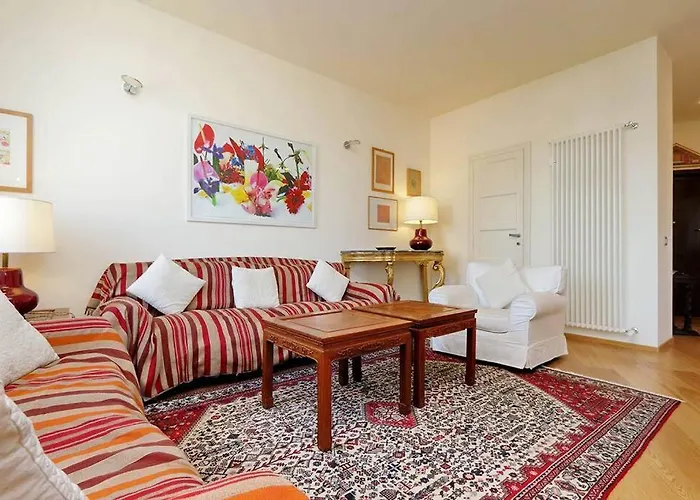 Saint Peter's Bright | Romeloft Apartament